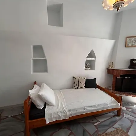 Rokombo House * Tínos