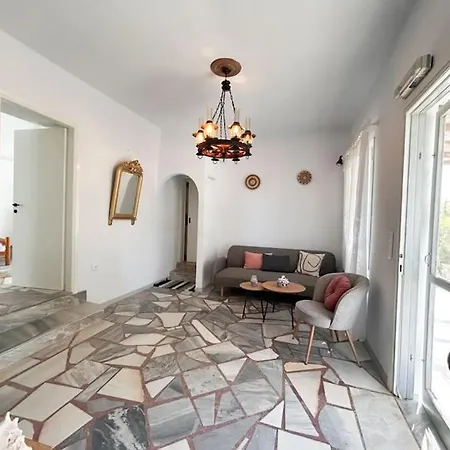 Rokombo House *
